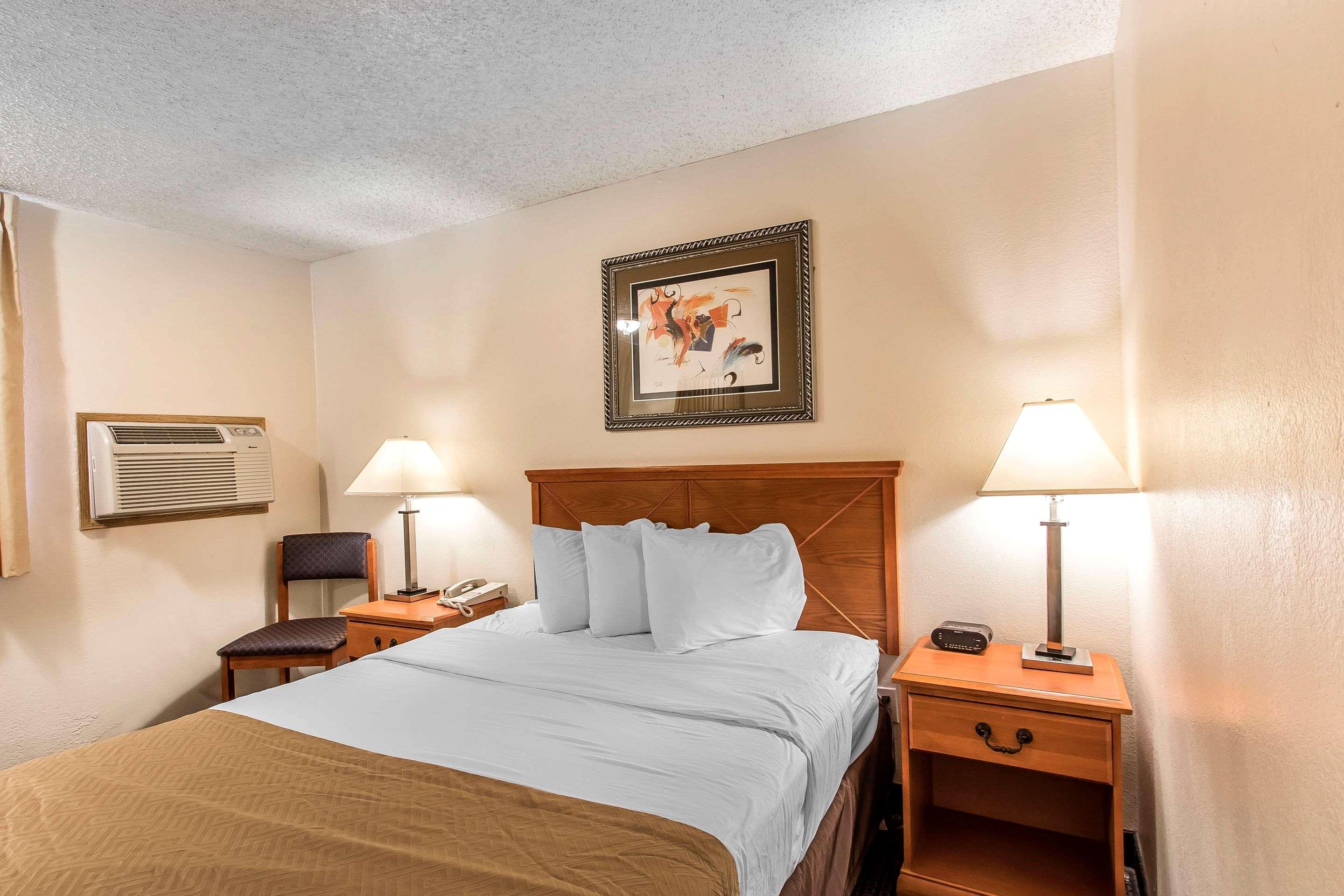 Brentwood Inn Clinton Buitenkant foto