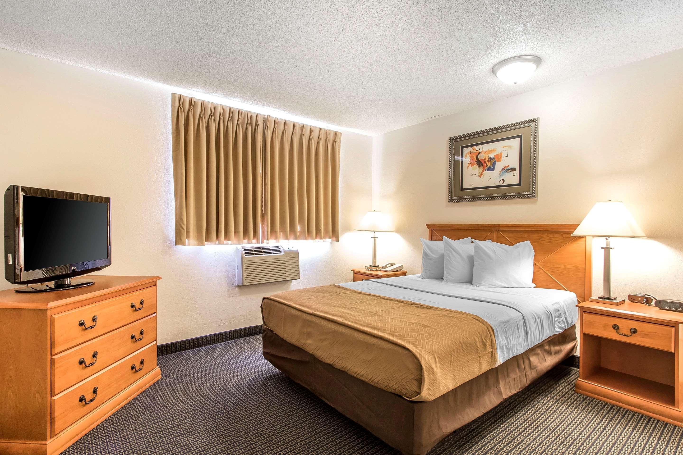 Brentwood Inn Clinton Buitenkant foto