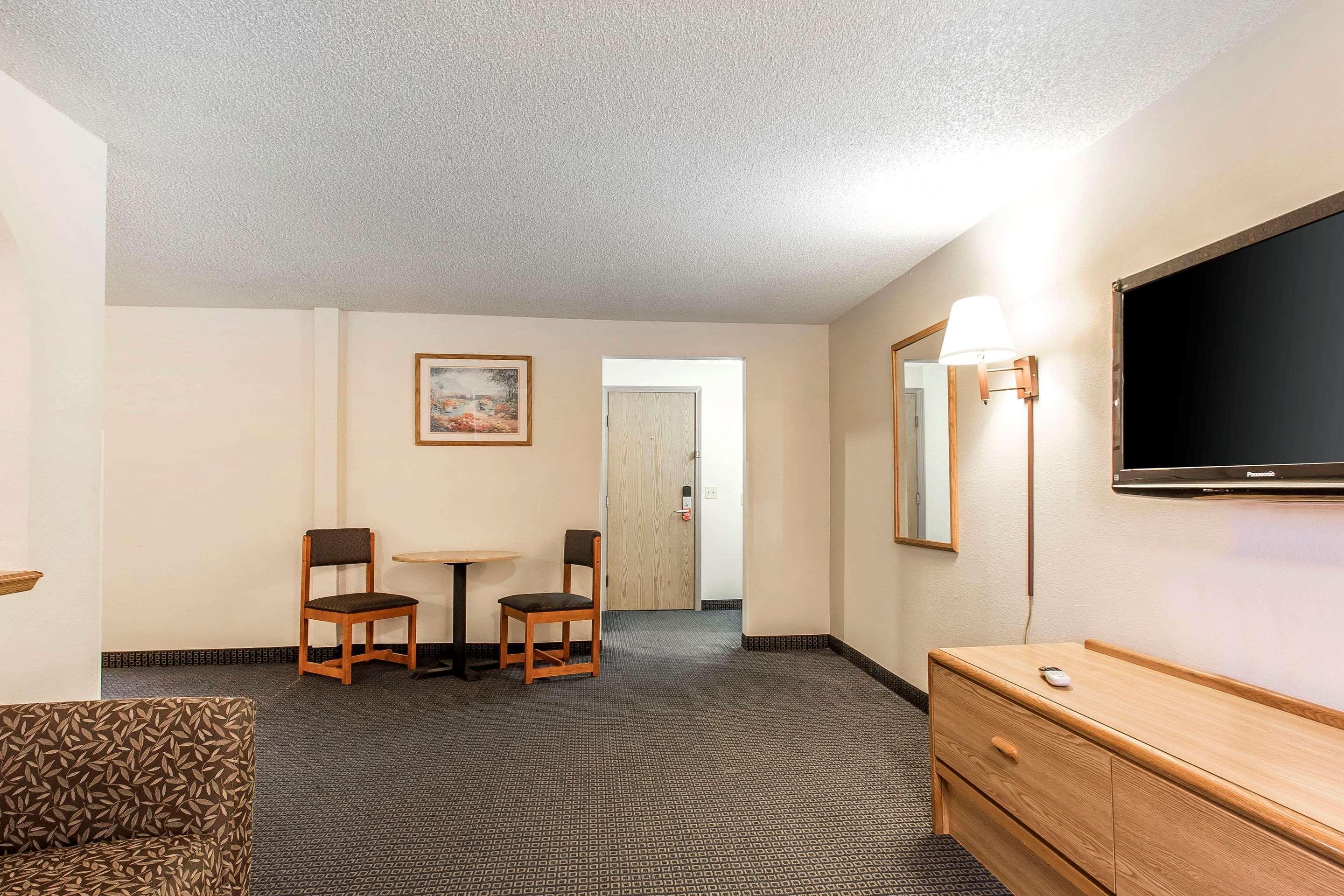 Brentwood Inn Clinton Buitenkant foto