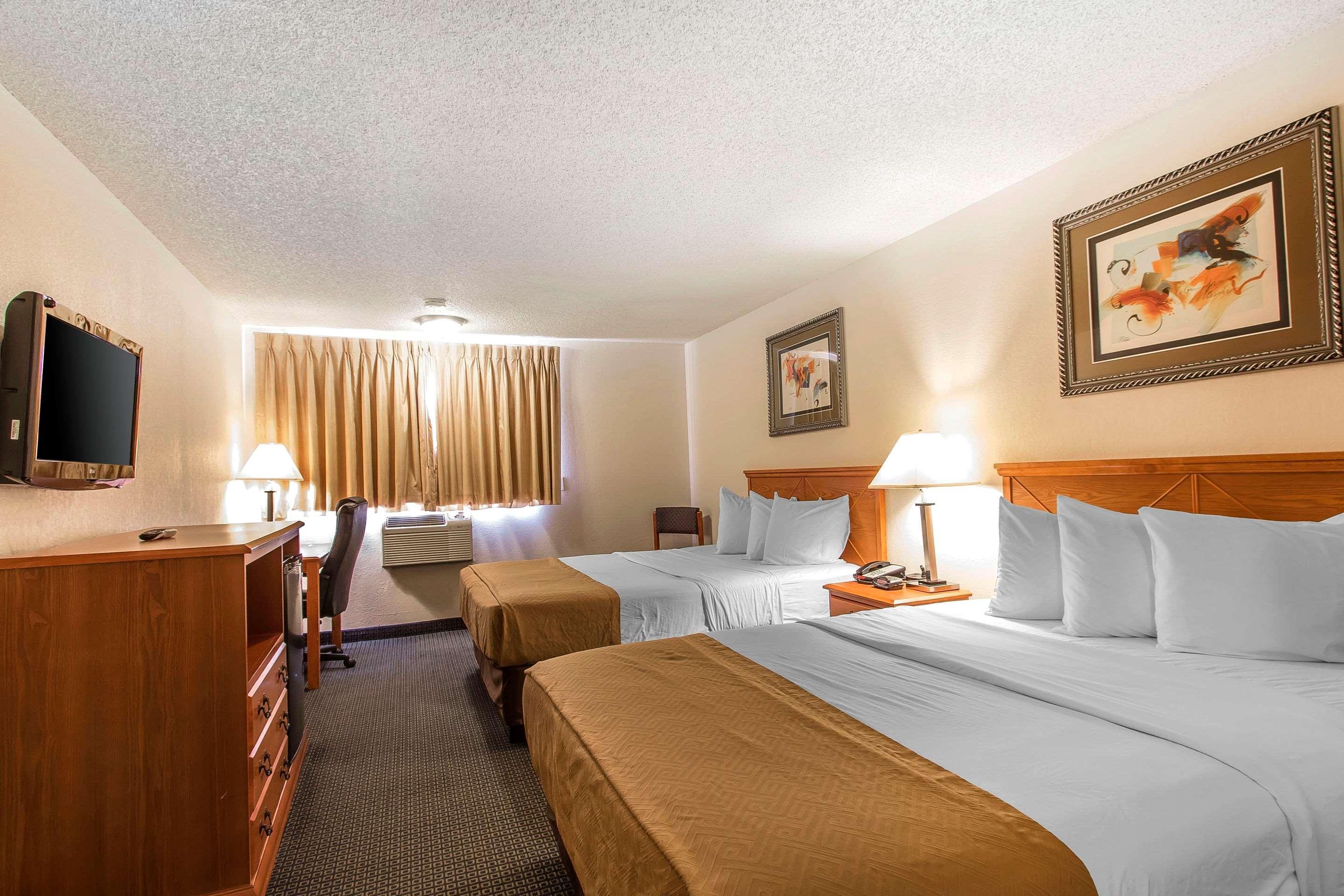 Brentwood Inn Clinton Buitenkant foto